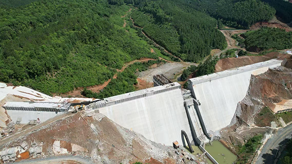 樂(lè)安縣江下水庫(kù)擴(kuò)建工程大壩樞紐-自密實(shí)堆石混凝土順利完成